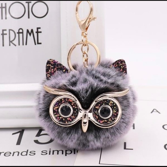 Accessories - SALE🎄adorable gold dust owl Pom Pom keychain grey